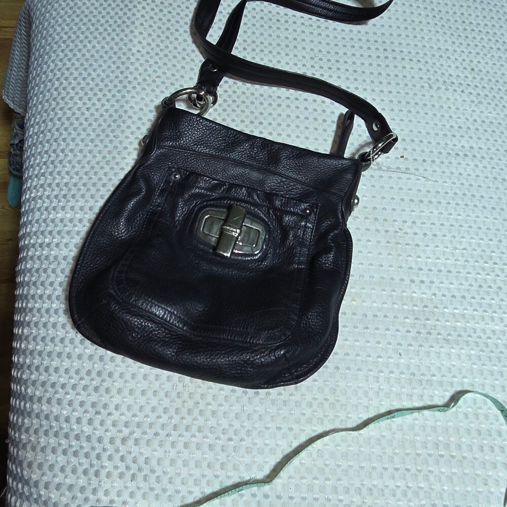 B MAKOWSKY BLACK LEATHER CROSSBODY SHOULDER BAG